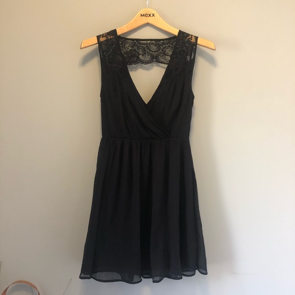 Vero Moda Black Lace Back Dress - Picture 2 of 5